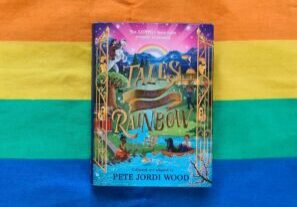 Het boek Tales from beyond the rainbow op een regenboog achtergrond | Het magische verhaal