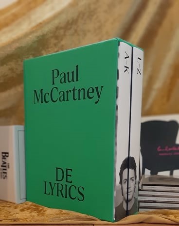 Recensie De Lyrics van Paul McCartney | Het magische verhaal