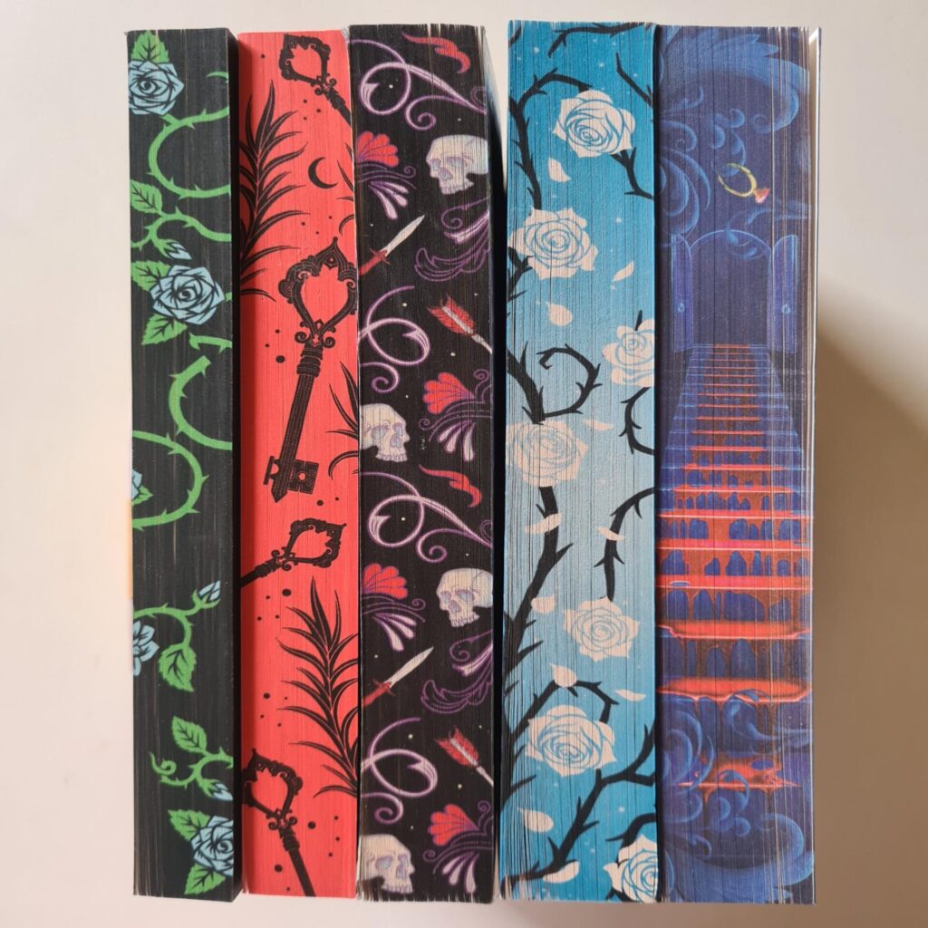 5 boeken met bedrukte boekblokken.