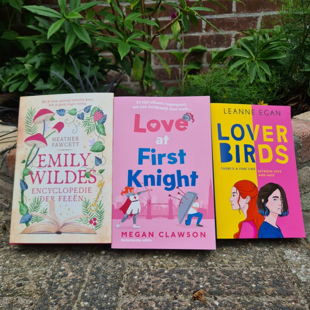 3 boeken waarin een neurodivers persoon de hoofdpersoon in: Emily Wildes encyclopedie der feeën Love at first knight Lover birds