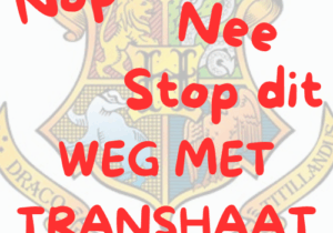 Het logo van Zweinstein van Harry Potter is vervaagd met daaroverheen in rode letters de tekst: nope,nee, stop dit, weg met transhaat